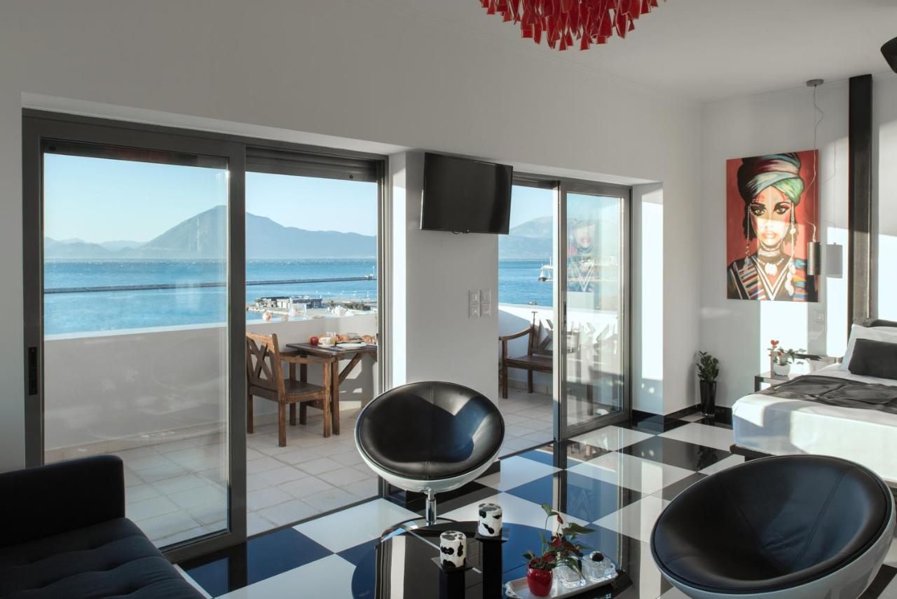 Majestic Penthouse In The Heart Of Patra Apartment Exterior photo