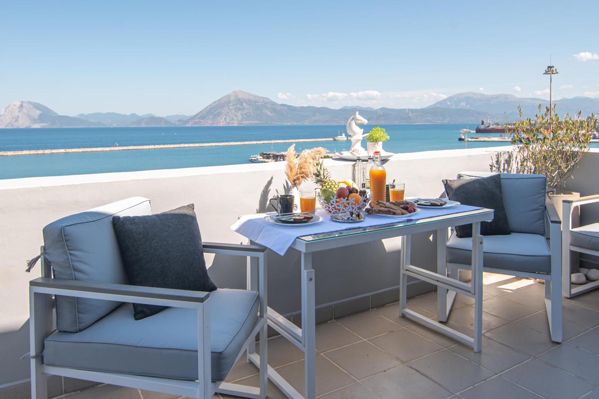 Majestic Penthouse In The Heart Of Patra Apartment Exterior photo