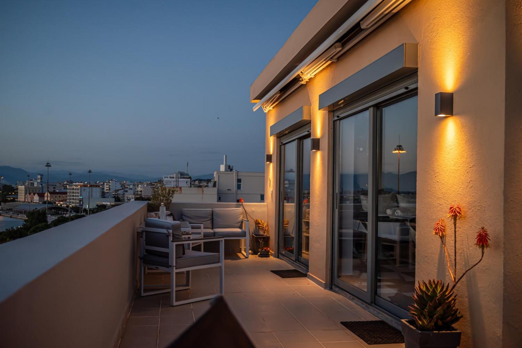 Majestic Penthouse In The Heart Of Patra Apartment Exterior photo
